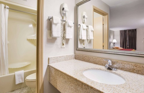 Hendersonville Hotel | Econo Lodge