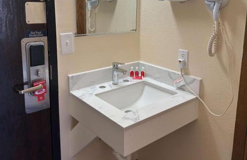 Waite Park Cabin | Econo Lodge