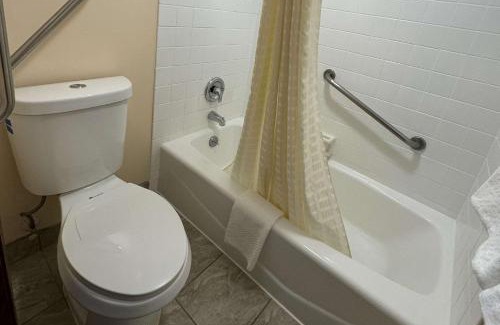 Waite Park Cabin | Econo Lodge