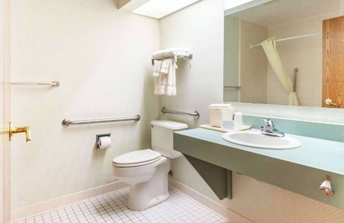 Rothschild Hotel | Econo Lodge Wausau - Rothschild