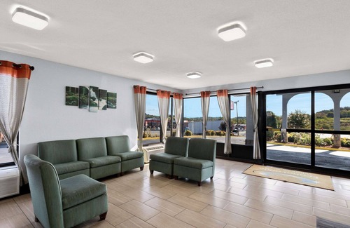 White Pine Hotel | Econo Lodge White Pine Morristown I-81 & I-40 Split