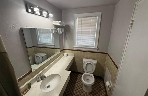 Danville Hotel | Economical Stay Near Museum, Pet-Friendly Room