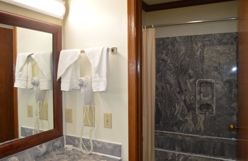 Cuyahoga Falls Hotel | Economy Inn - Akron