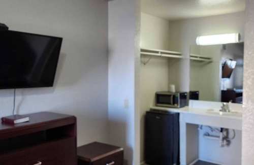 Victorville Hotel | Economy Inn Victorville