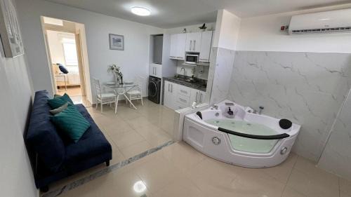 El Arenal Apartment | Ecusuites Jacuzzi en Playas Vista Mar