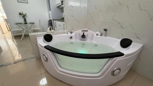 El Arenal Apartment | Ecusuites Jacuzzi en Playas Vista Mar