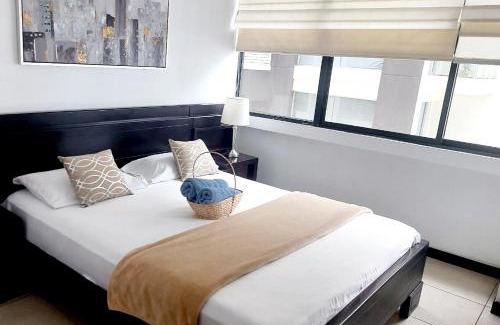 Puerto Santa Ana Apartment | Ecusuites Room Emporium con Jacuzzi privado