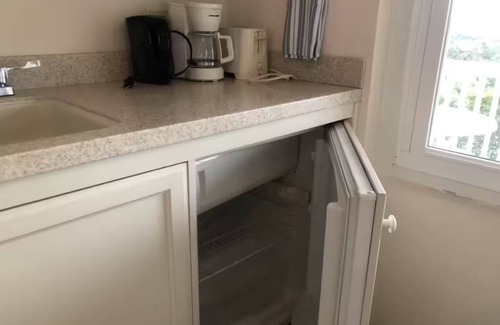 Pembroke Apartment | ED 12 - Pool, king bed, Hamilton Bermuda