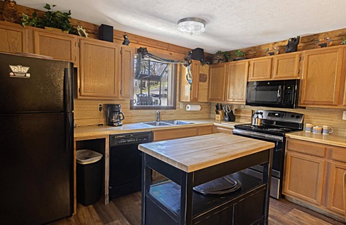 Snowshoe House | Edelweiss Haus: Elegant winter retreat with a private hot tub sanctuary.