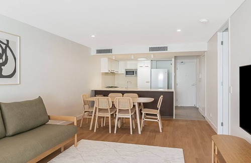 Coolangatta Apartment | Eden Apartments Unit 102 Modern apartment easy walk to beaches, clubs and shopping with Wi-Fi Inc.