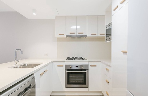 Coolangatta Apartment | Eden Apartments Unit 102 Modern apartment easy walk to beaches, clubs and shopping with Wi-Fi Inc.