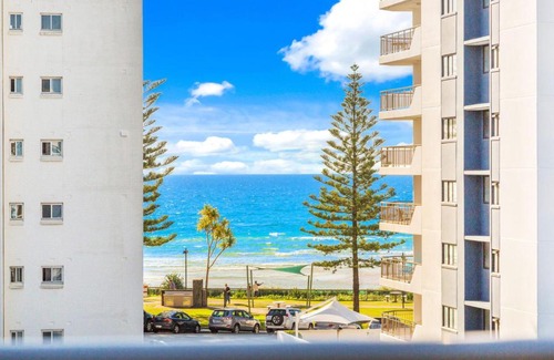 Coolangatta Apartment | Eden Apartments Unit 501 - Luxury 2 bedroom apartment close to the beach