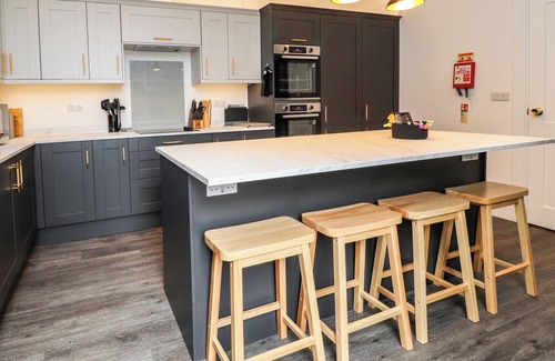 Slyne Cottage | EDEN BAY RETREAT, pet friendly, country holiday cottage in Morecambe