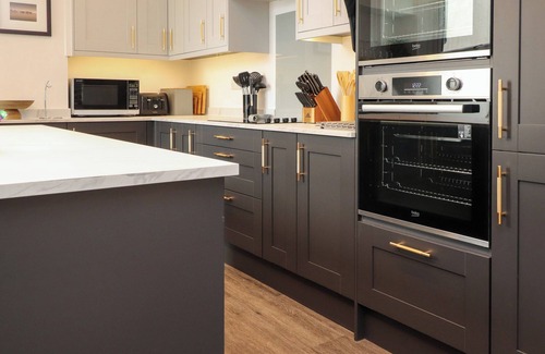 Slyne Cottage | EDEN BAY RETREAT, pet friendly, country holiday cottage in Morecambe