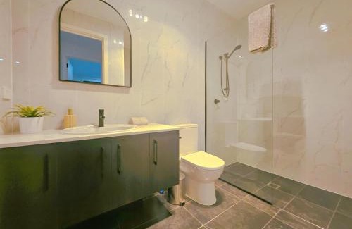 Mitchell Park Villa | Eden - Kaws 伊甸园 - 潮熊