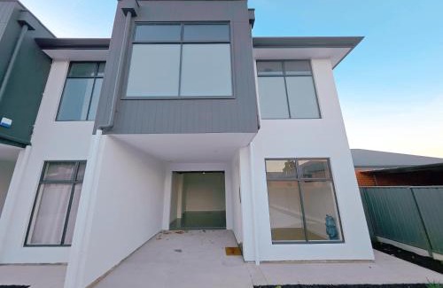 Mitchell Park Villa | Eden - Kaws 伊甸园 - 潮熊