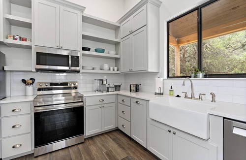 Fredericksburg House | Edge of Main 5- Vineyard Views!