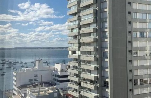 Peninsula Apartment | Edificio Kennedy