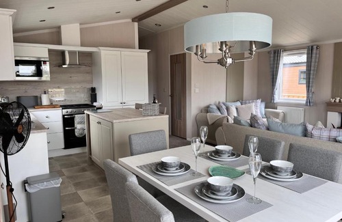 Fence Resort | Edmonton Lodge