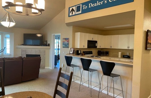 Edwards Condo | Edwards Mountain Chic On River Pool and Hot Tubs