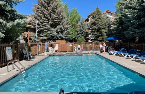 Edwards Condo | Edwards Mountain Chic On River Pool and Hot Tubs