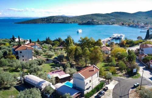 Pella Region Apartment | Effie's Maisonette with Detached Studio