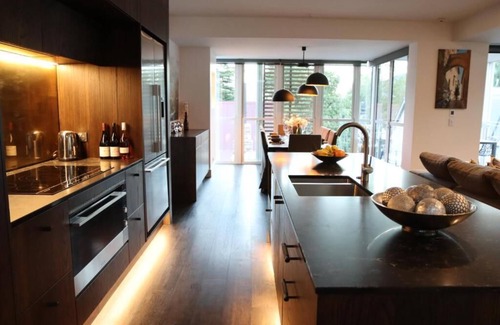 Queenstown City Centre Cabin | Eichardt's Private Hotel