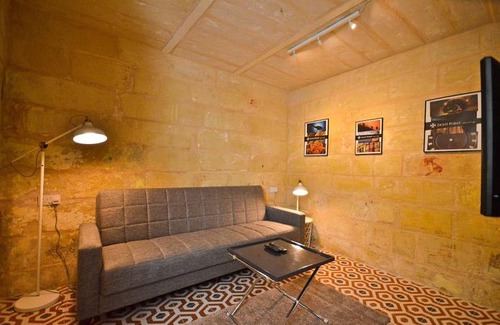 Birgu House | Eight Point Living 34B