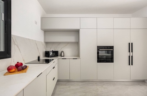 Eilat Apartment | Eilat Promenade Sunny Modern Home by Sea N' Rent