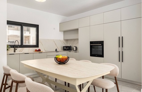 Eilat Apartment | Eilat Promenade Sunny Modern Home by Sea N' Rent