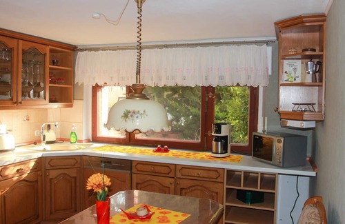 Stassfurt Apartment | Einladende Ferienwohnung im malerischen Staßfurt