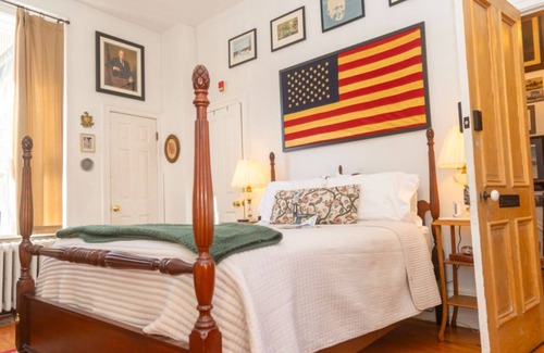 Gettysburg Bed & Breakfast | Eisenhower Suite in charming Olinger House B&B in historic, downtown Gettysburg.