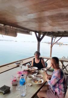 Jerowaru House | Ekas beach floating houuse and resto