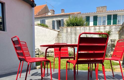 Le Chateau-d'Oleron Villa | Elégante maison familiale au cœur des remparts de la citadelle