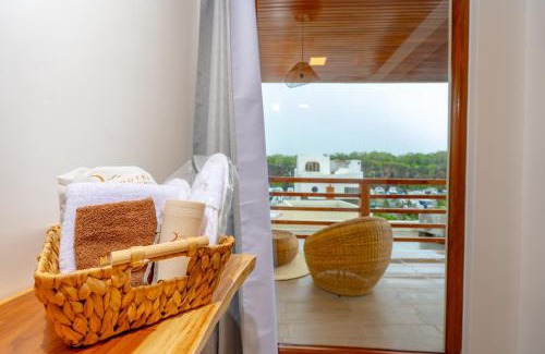 Bahia de la Academia Hotel | El Barranco Galapagos
