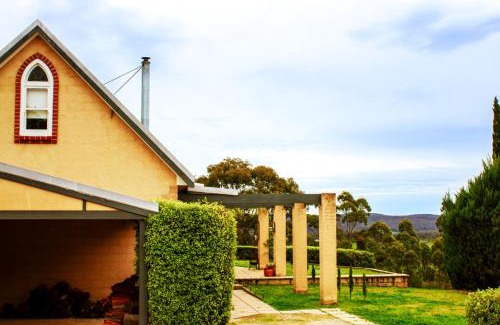 Elevated Plains House | El Camino country cottage with terrace and stunning views