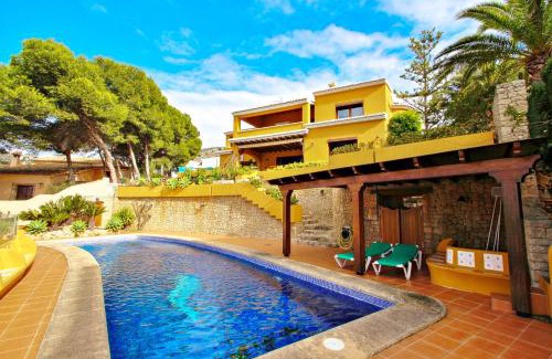 El Portet Villa | El Portet - beachfront holiday home with private pool in Moraira