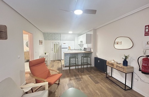 Oviedo City Centre Apartment | El Rubio de Campoamor-Apartment-City-Ensuite with Shower
