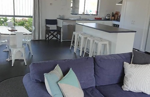 Coles Bay House | "ELANGU BEACH HOUSE"