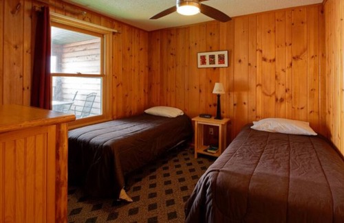 Orr Resort | Elbow Lake Lodge: Beachview Suite 2bd/1ba