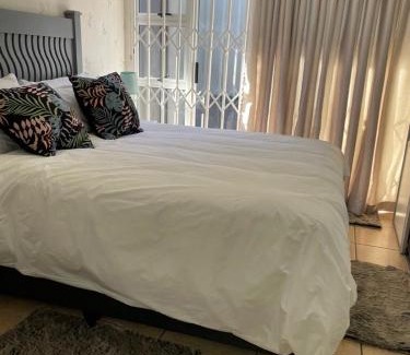 Greater Johannesburg Metropolitan Area Apartment | Elder Grove Cottage