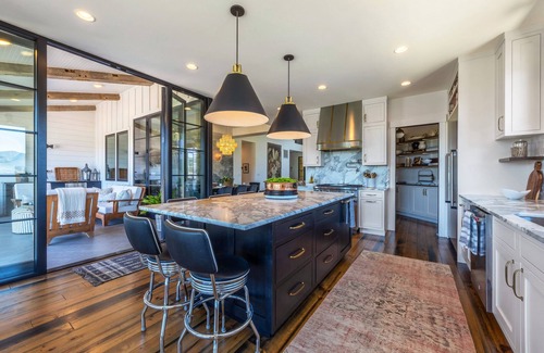 Hood River House | Elegance Overlooking Columbia River, Hot Tub, Bocce Ball