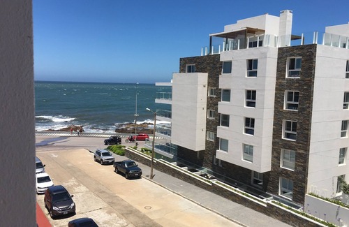 Peninsula Apartment | ELEGANT 1 BED APARTMENT WALKING DISTANCE FROM THE PORT AND THE BEACH