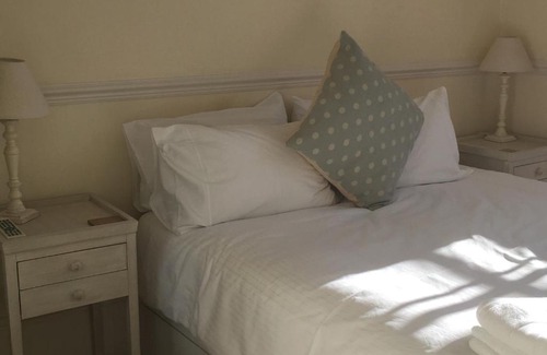 Cotham Apartment | Elegant 1 bed flat in Clifton Down with parking