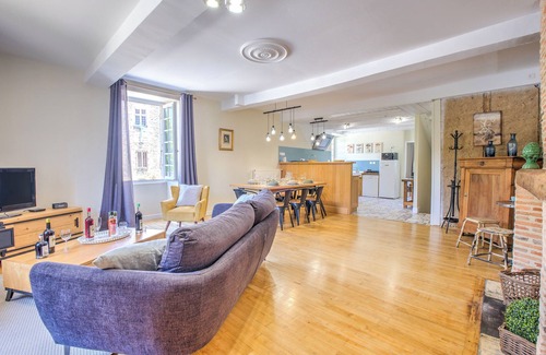 Saint-Jean-de-Cole Apartment | Elegant 150m² Apartment with Castle View – 3 Bedrooms in the Heart of Périgord