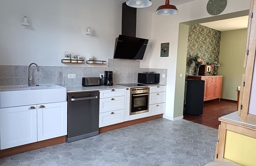 Dernancourt House | Elegant 180m2 family home