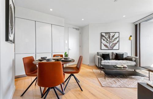 Prahran Apartment | Elegant 2-Bed Apartment With Expansive City Views