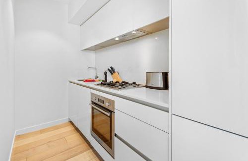 Prahran Apartment | Elegant 2-Bed Apartment With Expansive City Views