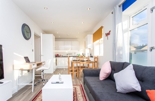 Hatfield Apartment | Elegant 2 Bed Room Luxury Apartment in Hatfield