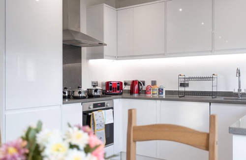 Hatfield Apartment | Elegant 2 Bed Room Luxury Apartment in Hatfield